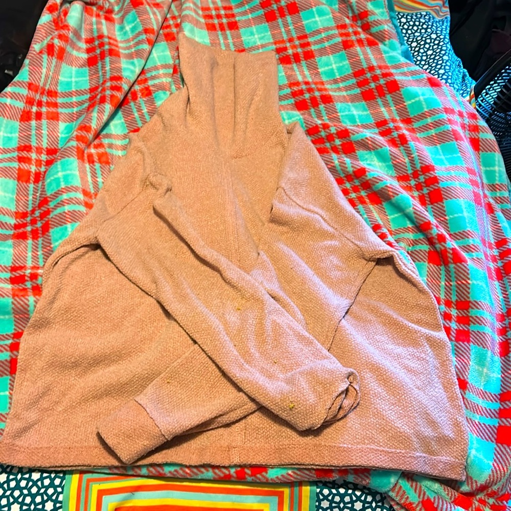 Light pink turtleneck sweater , brand new condition! Good deal!